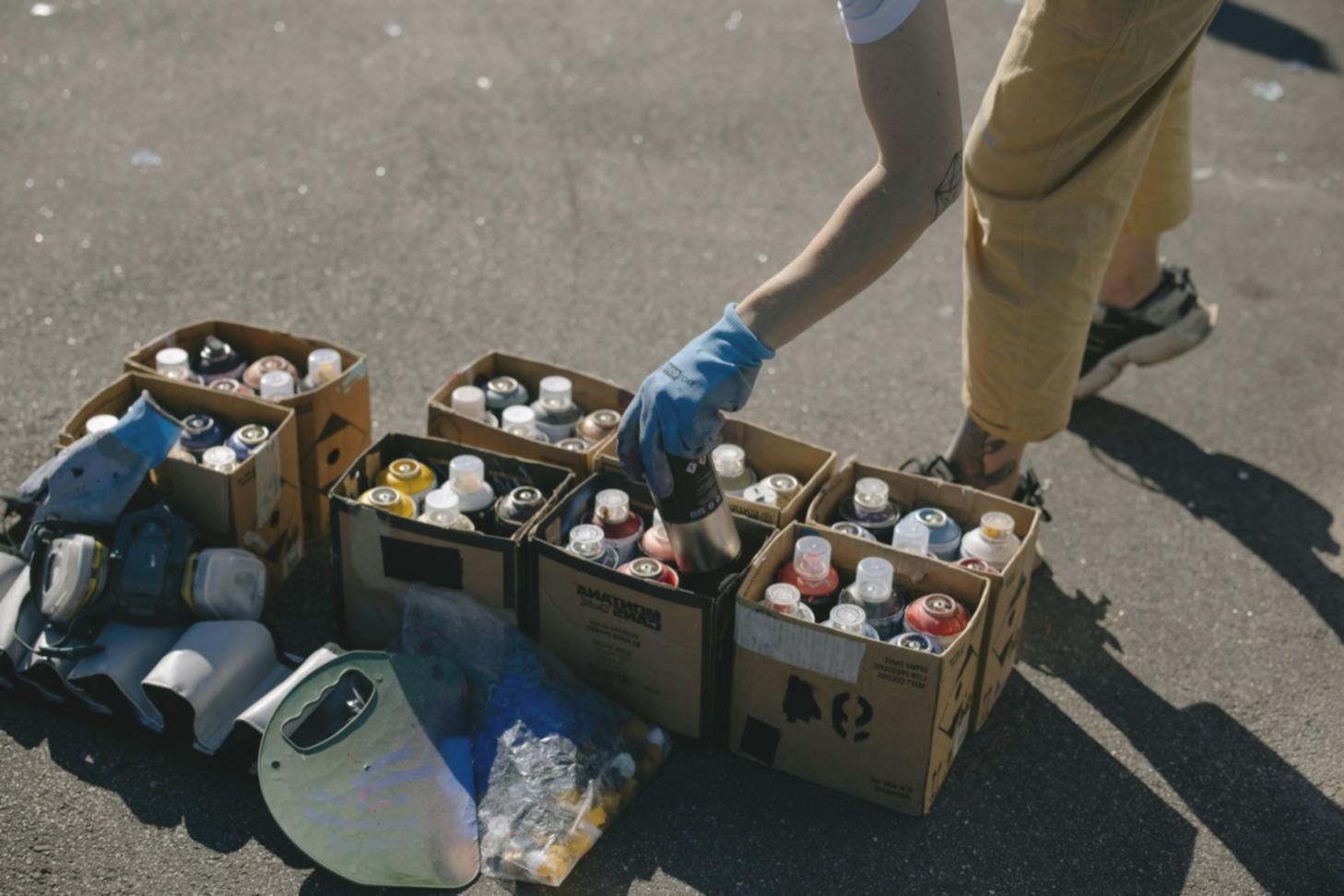 Sanat atölyesi çalışma alanı ve öğrenci projeleri